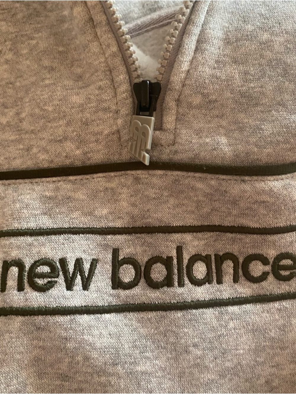 🤍 EUC Men’s New Balance Essentials Quarter Zip Pullover in Grey - Size Medium - Picture 3 of 6